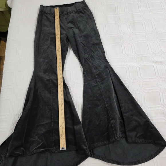 Umgee Charcoal Black Flared Pants Size Medium Retro Bell Bottoms Festival Boho - Picture 4 of 14